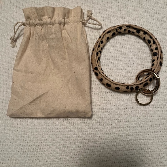 New, Animal Print Keyring Wristlet - Picture 3 of 4